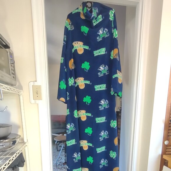 Notre Dame Fighting Irish Collegiate Snuggie Blanket w/ Sleeves  Adult OS - Picture 5 of 10
